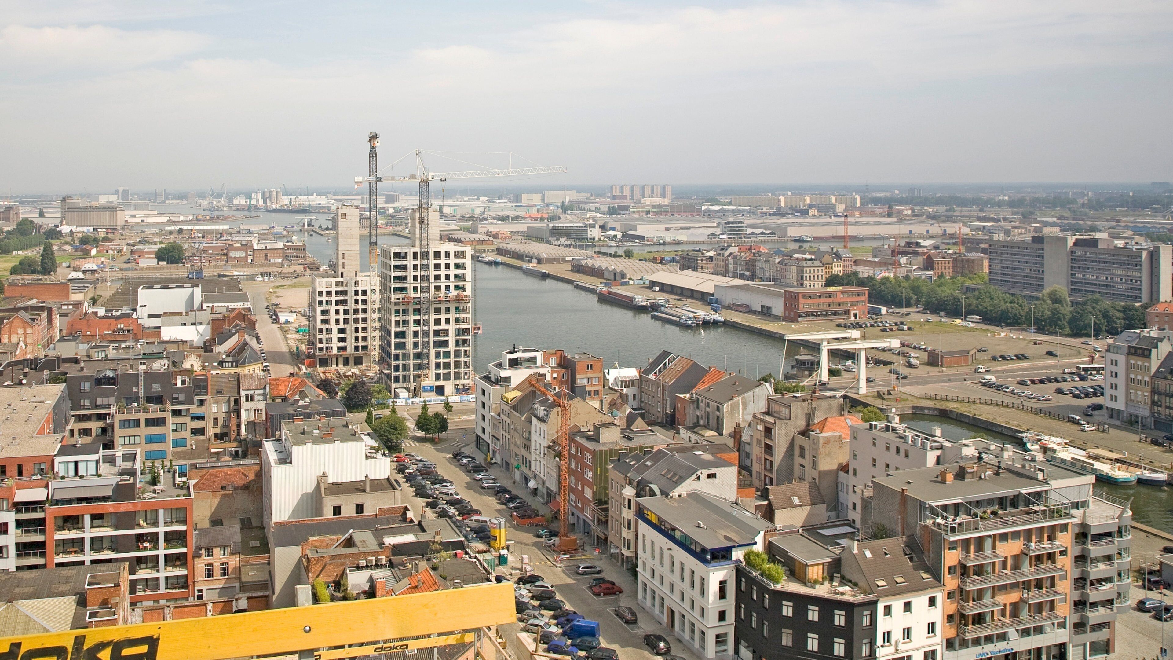 Museum Aan de Stroom showing a city, skyline and a bay or harbor