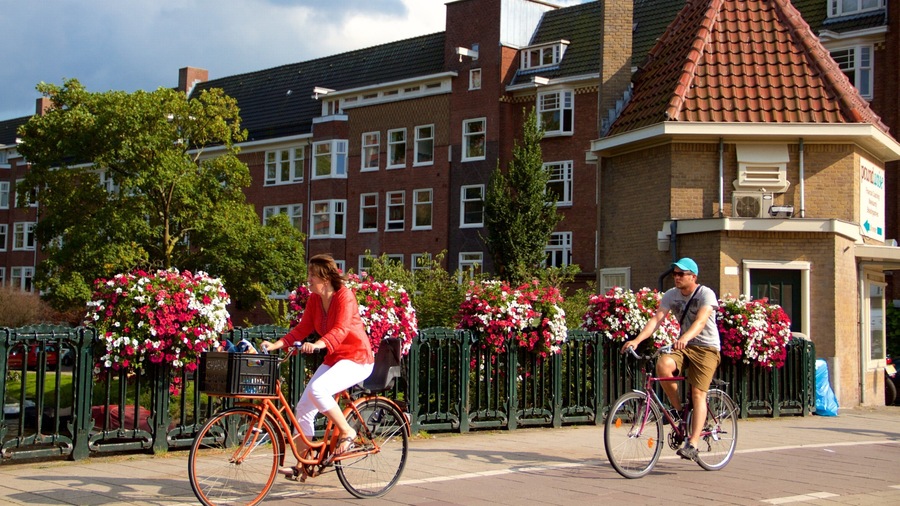 Amsterdam Southeast presenterar cykling såväl som ett par