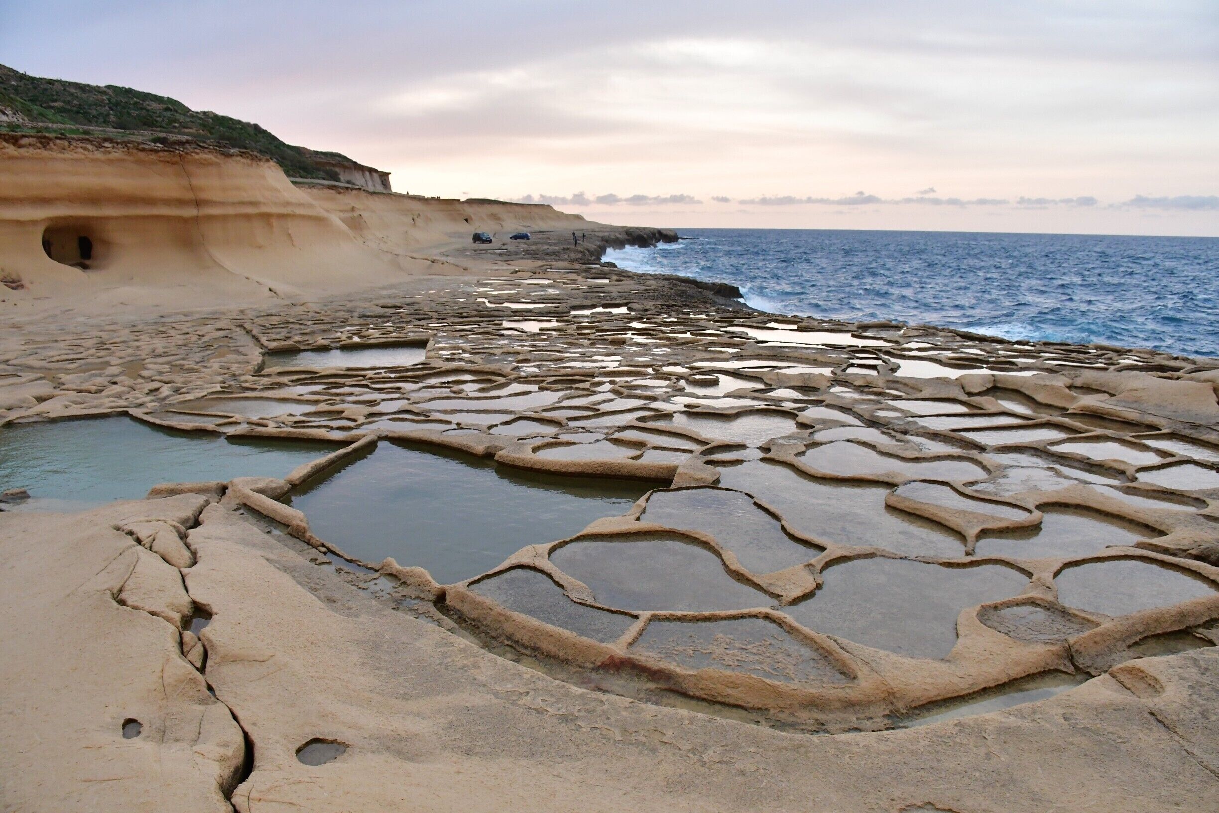 Gozo and Malta have a long tradition
of sea salt production. There are reputed
to have been salt pans here since Roman
times.