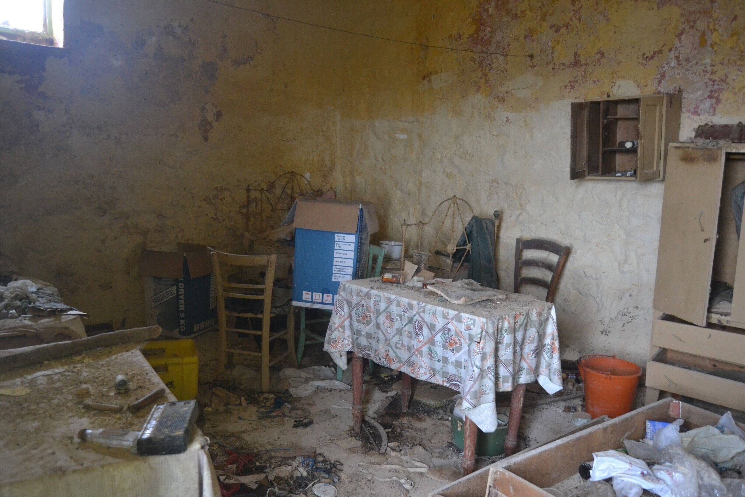 An abandoned house found while walking around Bahrija in the North of Malta.

Check out my blog for the whole photostory:

http://globejunkie.com/bahrija-abandoned-house

#bahrija #malta #abandoned #house #ghost #town