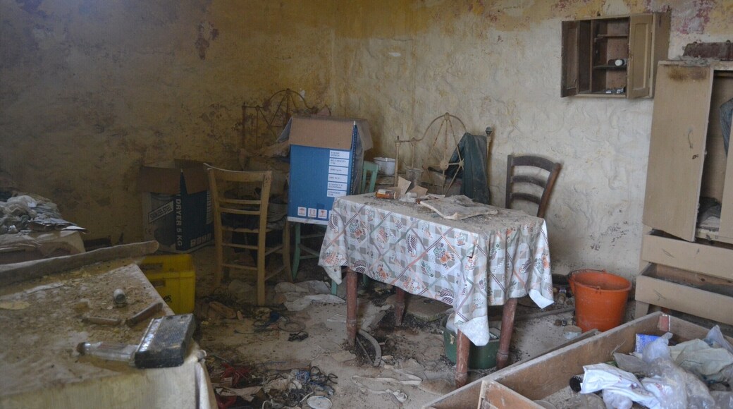 An abandoned house found while walking around Bahrija in the North of Malta.
Check out my blog for the whole photostory:
http://globejunkie.com/bahrija-abandoned-house
#bahrija #malta #abandoned #house #ghost #town