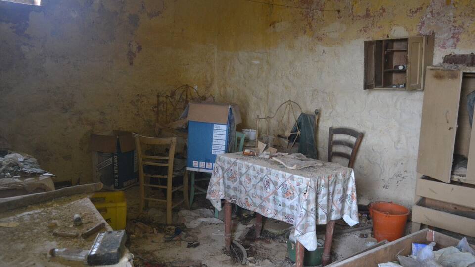 An abandoned house found while walking around Bahrija in the North of Malta.
Check out my blog for the whole photostory:
http://globejunkie.com/bahrija-abandoned-house
#bahrija #malta #abandoned #house #ghost #town
