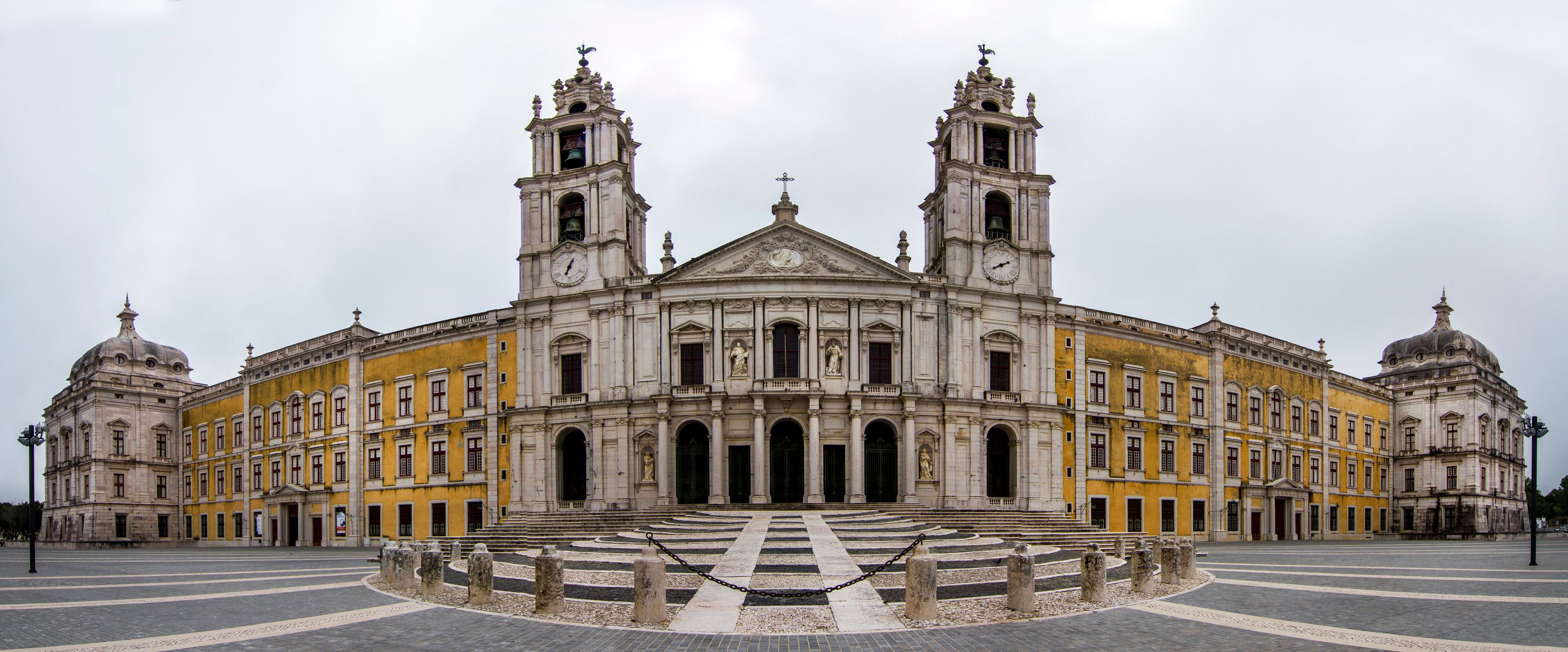  National Palace of Mafra landmark, Portugal.