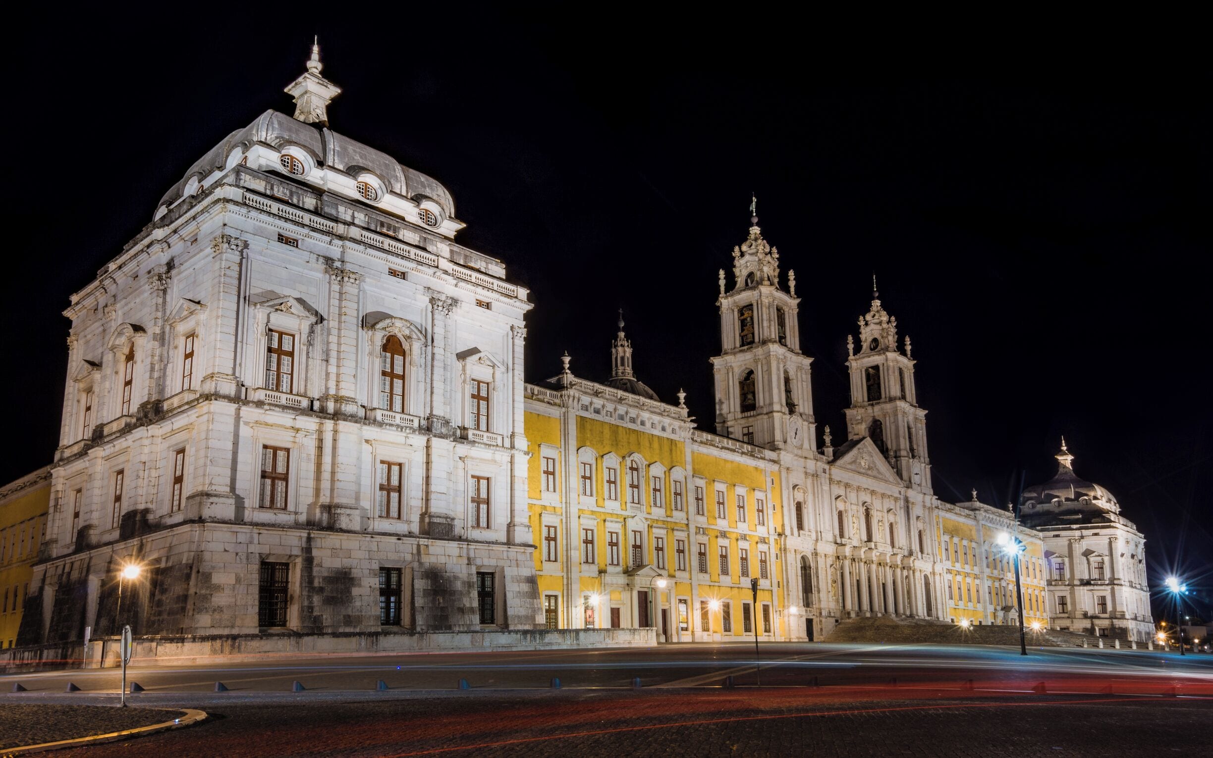 The front of the palace is usually full of tourists, but a night shoot can capture its splendor without the crowd in the front. #bvstrover