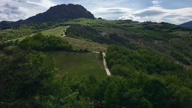 #travo #trebbia #pietraperduca #pietraparcellara
#spring #hills #mountain #landscape