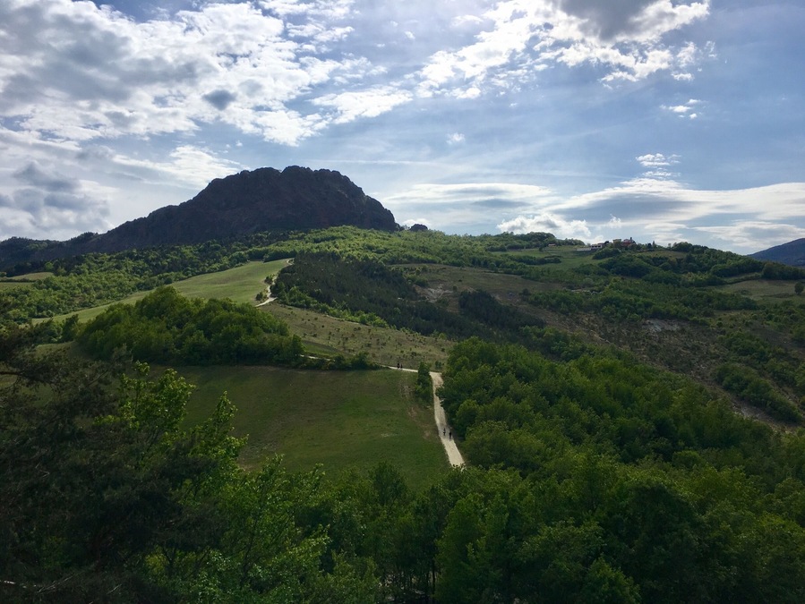 #travo #trebbia #pietraperduca #pietraparcellara
#spring #hills #mountain #landscape