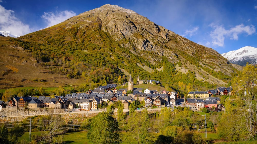 Salardú and Unha villages, in Naut Aran, during autumn (Aran Valley, Catalonia, Pyrenees, Spain)