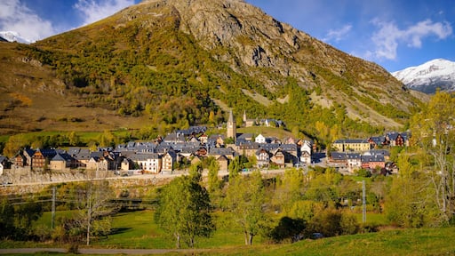 Salardú and Unha villages, in Naut Aran, during autumn (Aran Valley, Catalonia, Pyrenees, Spain)