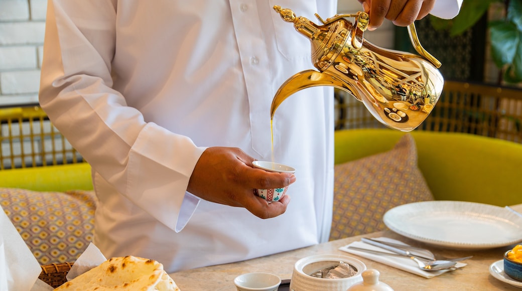 Muharraq featuring drinks or beverages