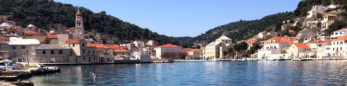 Takin a #roadtrip on the island of Brač and found this little gem called Milna 😍