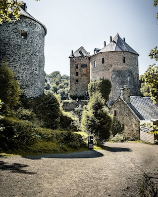 After some hiking we came to this castel. Beautiful little castle in The Ardennes
#adventure