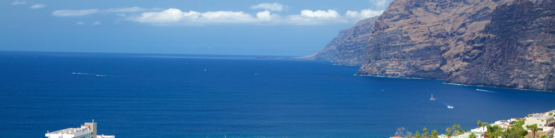 Los Gigantes showing general coastal views, rugged coastline and a coastal town