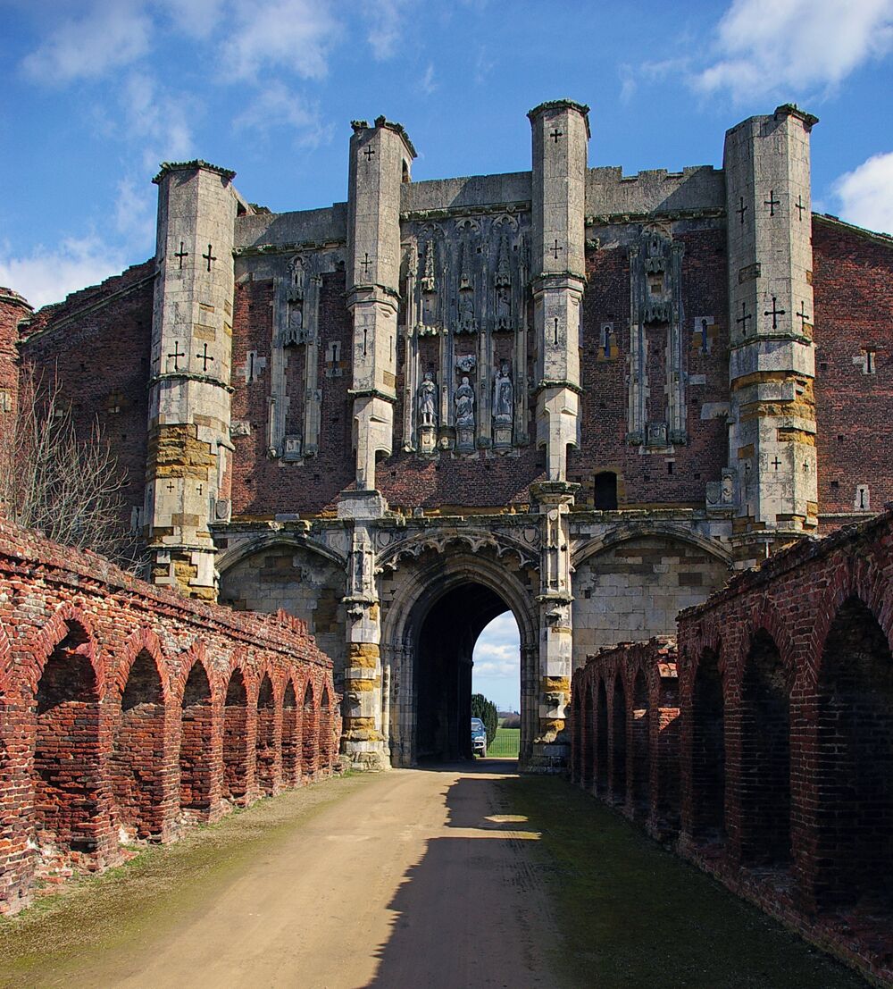 Thornton Abbey Gatehouse For the English Heritage listing record see http://www.imagesofengland.org.uk/details/default.aspx?id=165878
