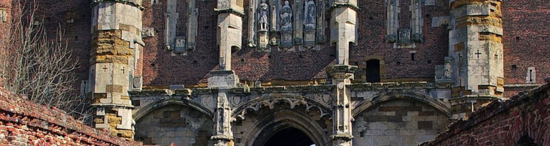 Thornton Abbey Gatehouse For the English Heritage listing record see http://www.imagesofengland.org.uk/details/default.aspx?id=165878