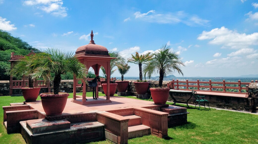 Located on the hill and known for its beautiful construction, this fort palace has been converted into a hotel. You get a nice view of the whole city from this terrace garden. #Trovember #architechture #palace #fort #neemrana #incredibleindia
