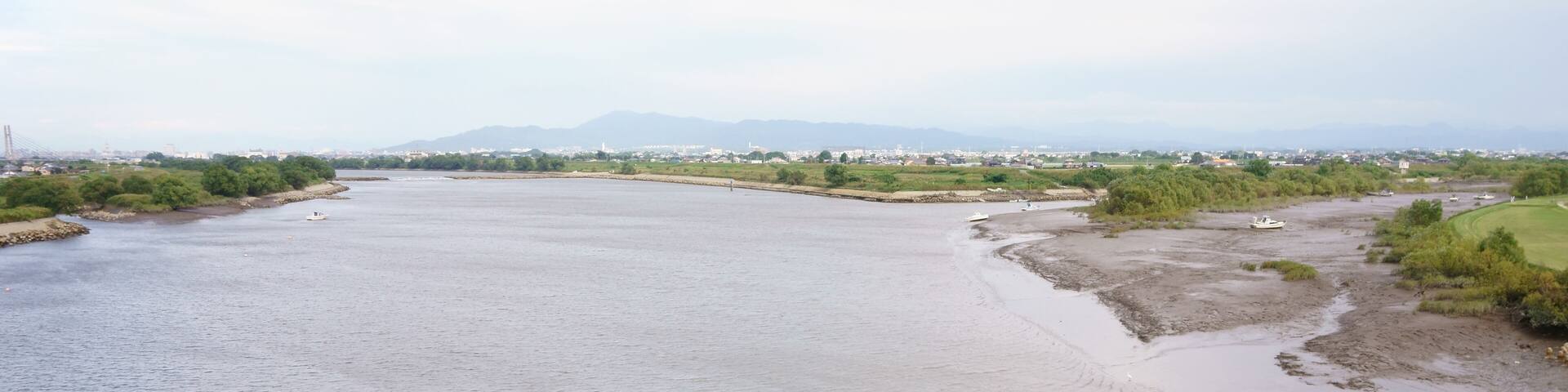 Old and new Chikugo River channels around Sakaguchi. Left:short-cutted channel.; Right:old channel.