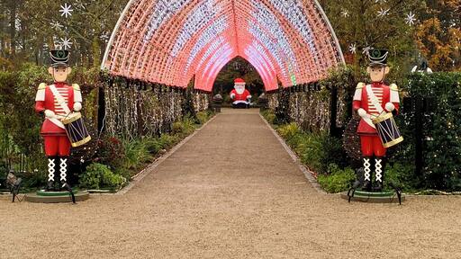 Sehr schöne Sand-Skulpturen und andere schöne Dinge. Wirklich empfehlenswert!!! Meine Damen waren auch total begeistert von der Weihnachtsaustellung die dort gerade zu sehen war. 👍