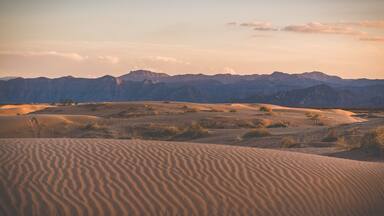 Hermosa vista del paisaje del atardecer en las dunas de Bilbao en Coahuila, México