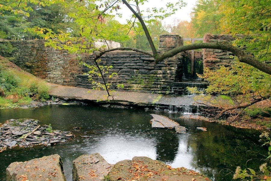Very peaceful in the fall when there are hardly any people. Nice walk, but not a full loop around  the lake