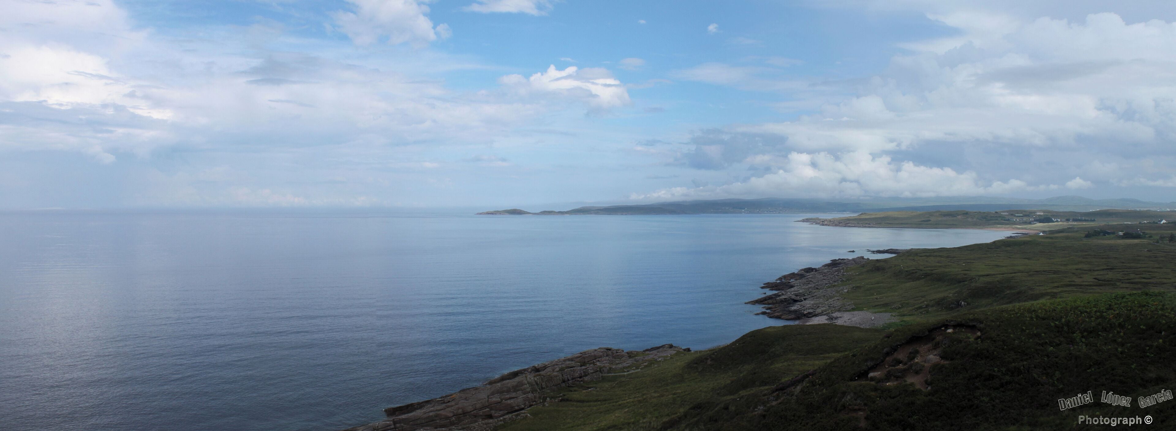 From above: the fight beetwen water and ground / Desde lo alto: la lucha entre el agua y la tierra