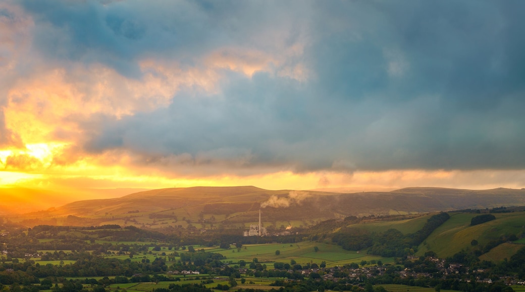 Hope valley and Mam Tor near Castleton. Peak District. England
