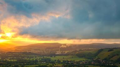 Hope valley and Mam Tor near Castleton. Peak District. England