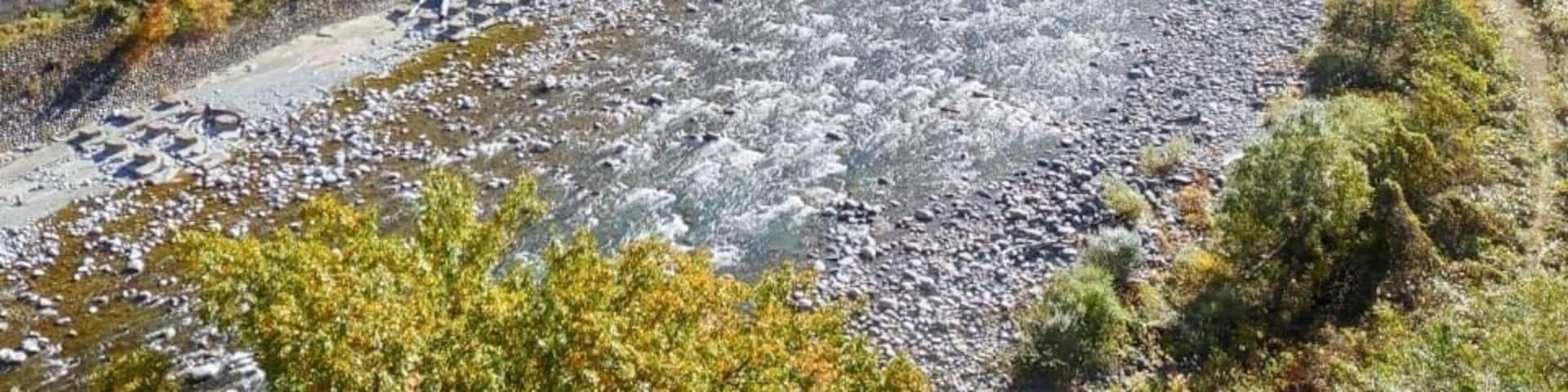 Near unazuki onsen, you find the train station to kurobe scenic train. It is a new golden route area of Japan thus not many tourists coming in yet. #lifeatexpediagroup #kurobe #japan #scenicroute #trovember