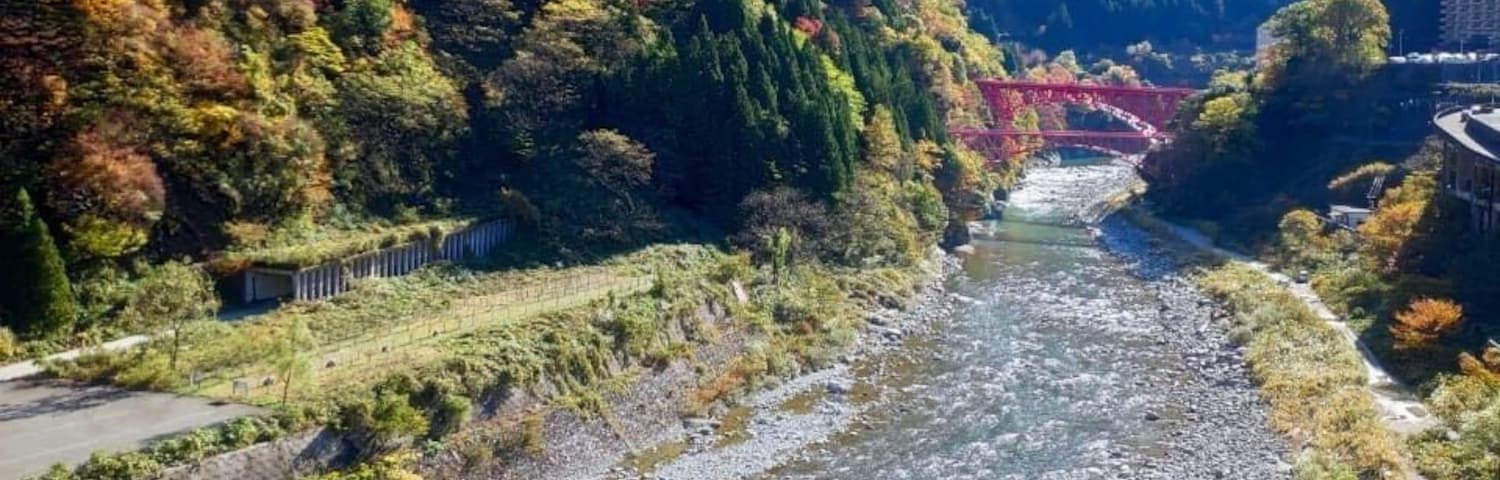 Near unazuki onsen, you find the train station to kurobe scenic train. It is a new golden route area of Japan thus not many tourists coming in yet. #lifeatexpediagroup #kurobe #japan #scenicroute #trovember