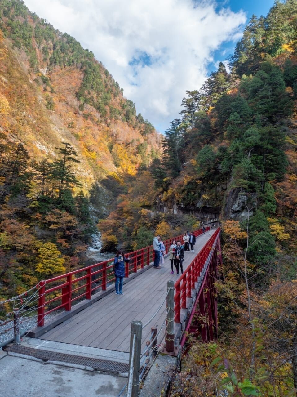 One of the best scenic spot in the kurobe valley is okukane bridge. After exploring the valley, take time to visit a large foot bath (ashiyu) lies below the river to soothe your fatigue. #lifeatexpediagroup #japan #kurobe #bridge #scenic #autumn #trovember