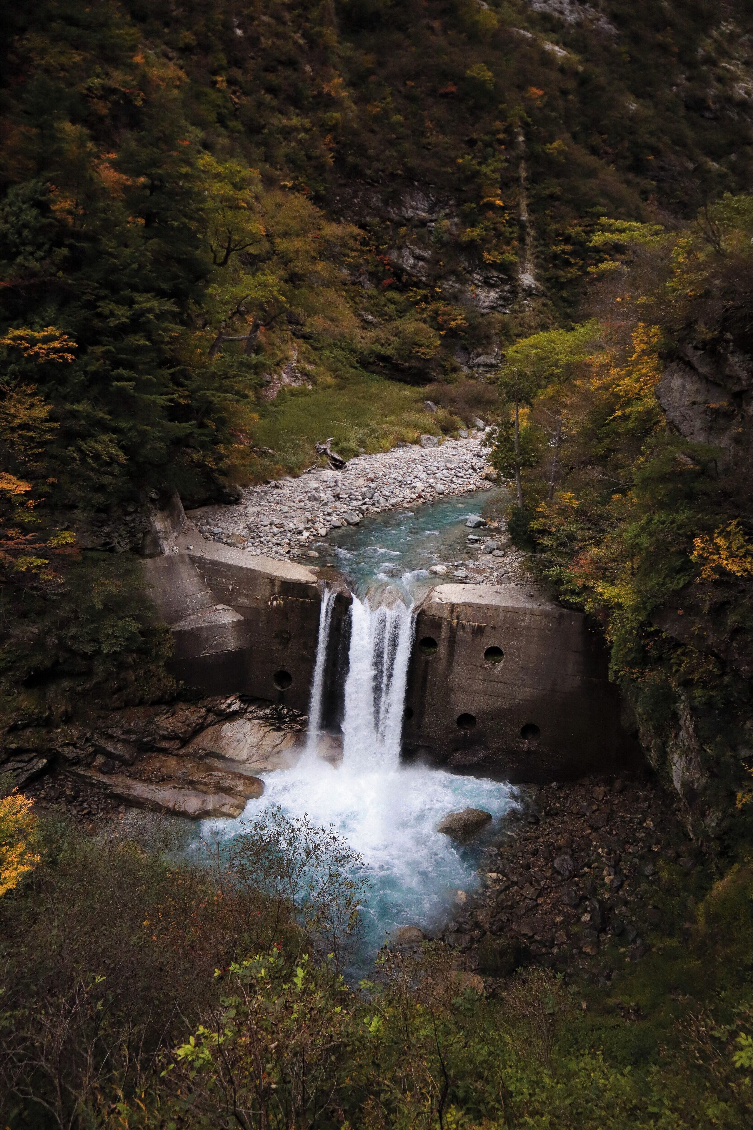 Another amazing shot of the most beautifully coloured water at the Kurobe Gorge!