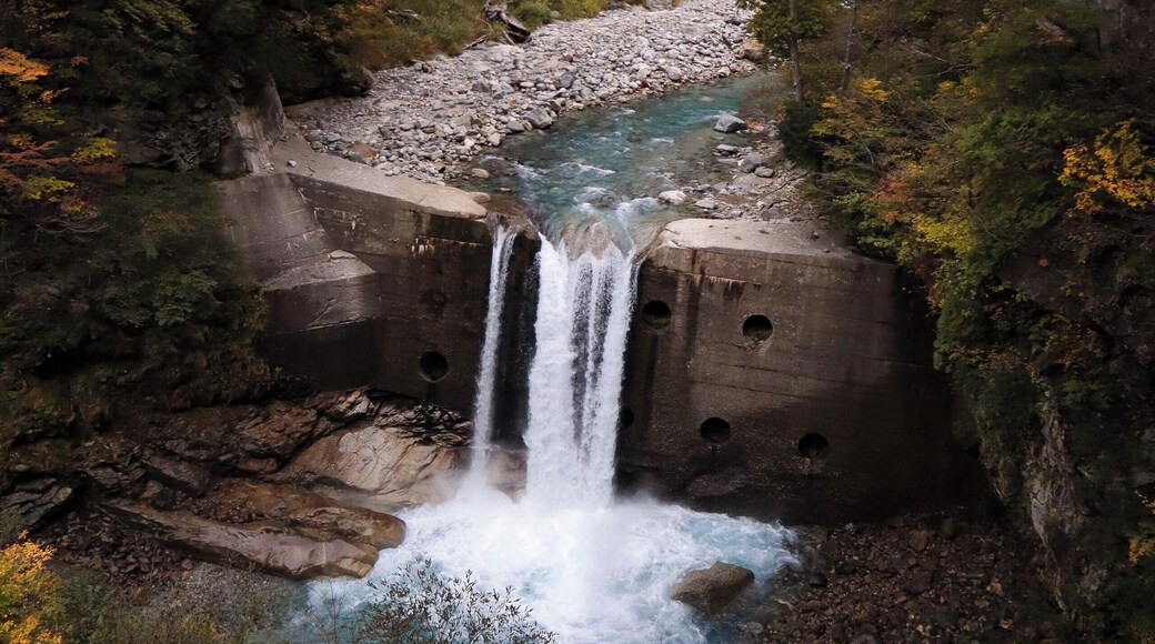 Another amazing shot of the most beautifully coloured water at the Kurobe Gorge!