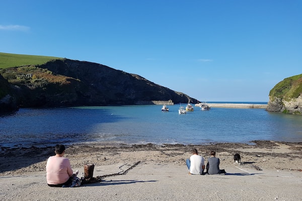 Peaceful Port Isaac. Cornwall