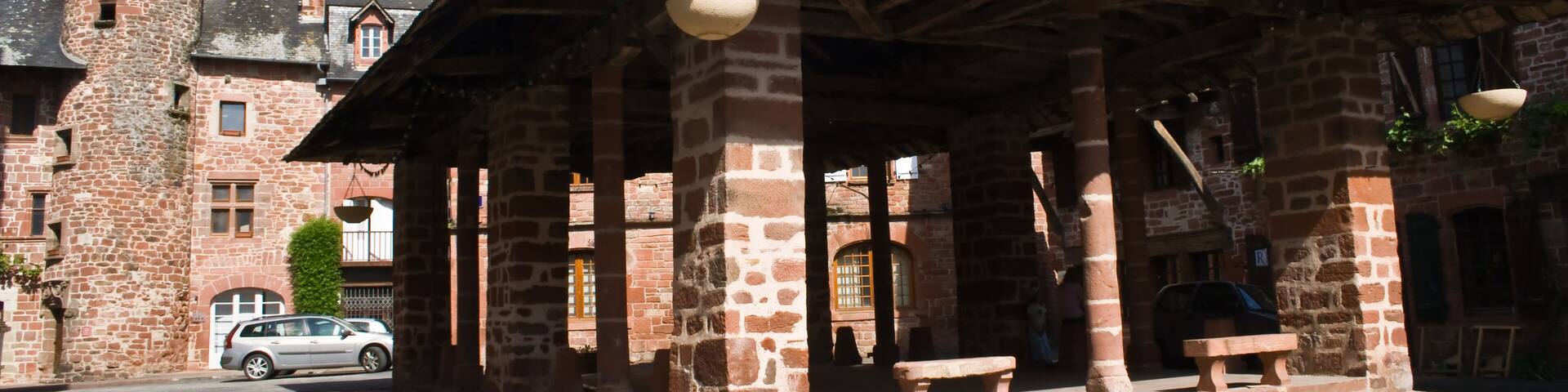 Meyssac (19) - Place des halles