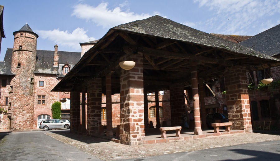 Meyssac (19) - Place des halles