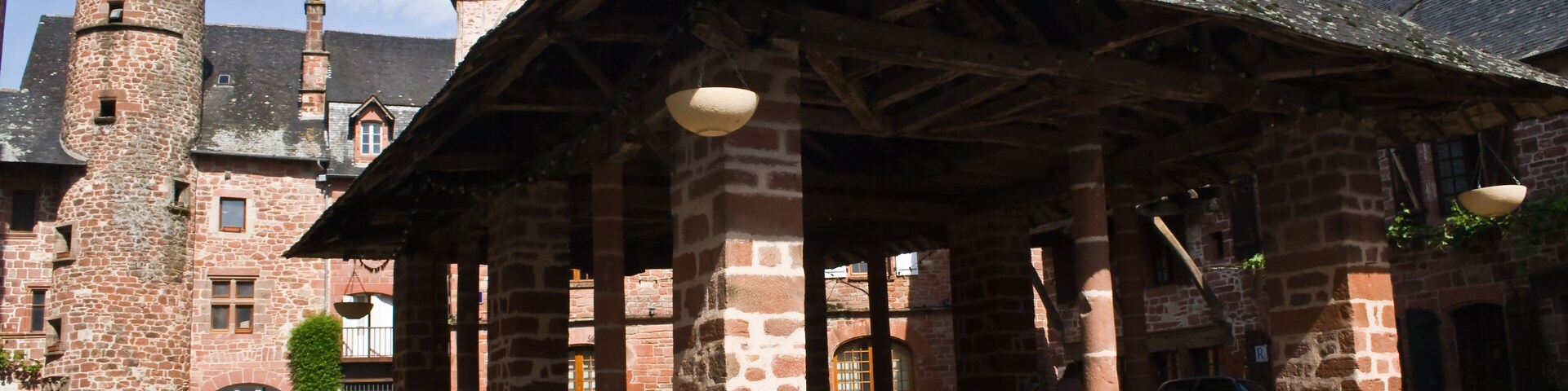 Meyssac (19) - Place des halles