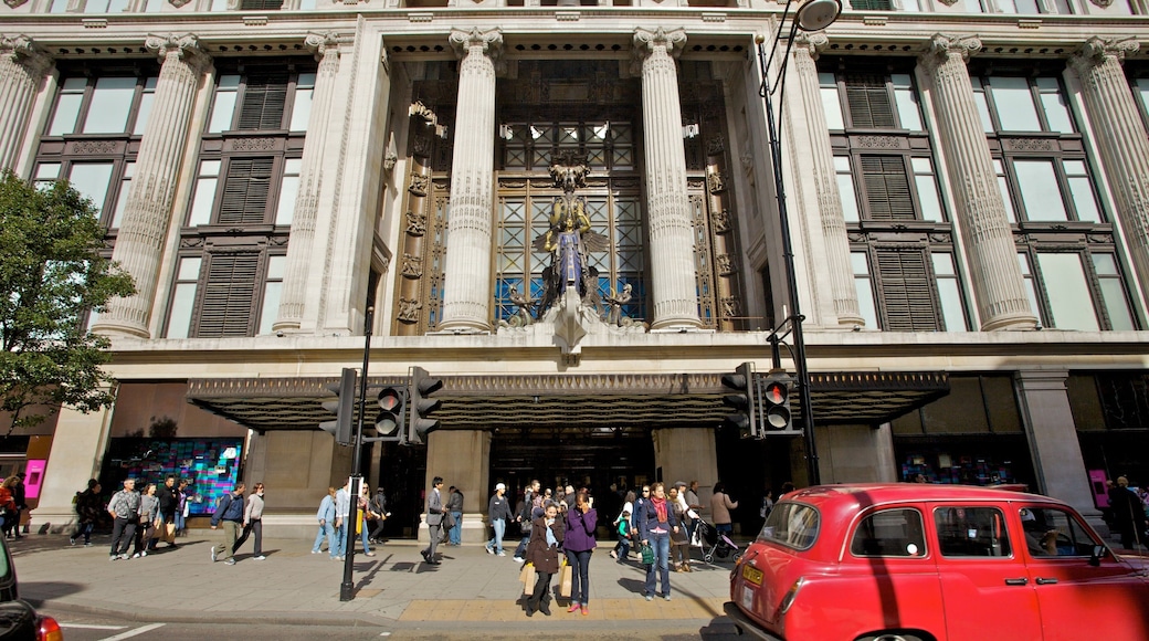 Oxford Street which includes heritage architecture, a city and city views
