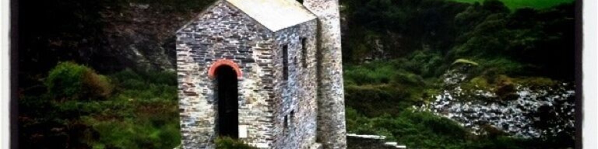 There is a little bit unexpected turn without any signs. But really nice place for a short walk. And also dogs friendly. :-)