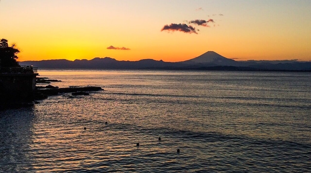 Mt. Fuji at sunset. The view from the walking bridge off the Shonan Coast to Enoshima Island. It's about an hour train ride outside Tokyo. Absolutely gorgeous.
#BeachBound #MtFuji #Japan #sunset #Enoshima #Fuji