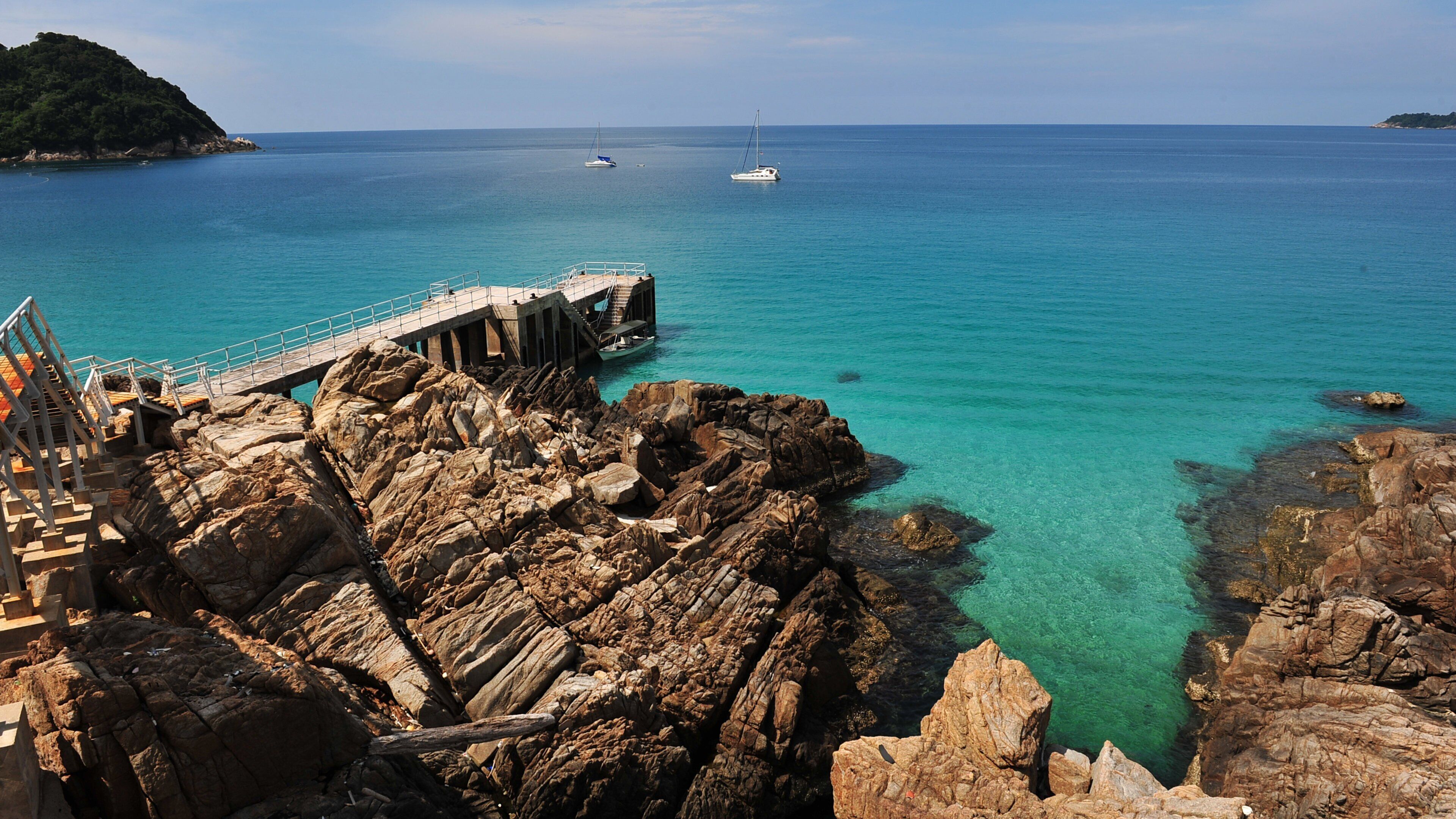 Pulau Perhentian Besar which includes rugged coastline and general coastal views