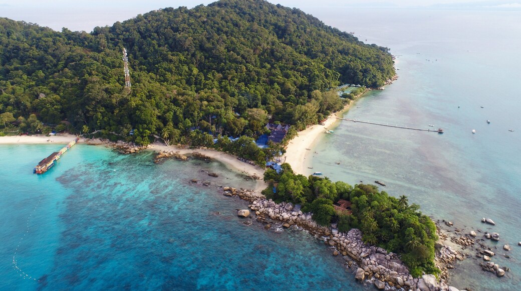 Pulau Perhentian Besar featuring rugged coastline, landscape views and general coastal views