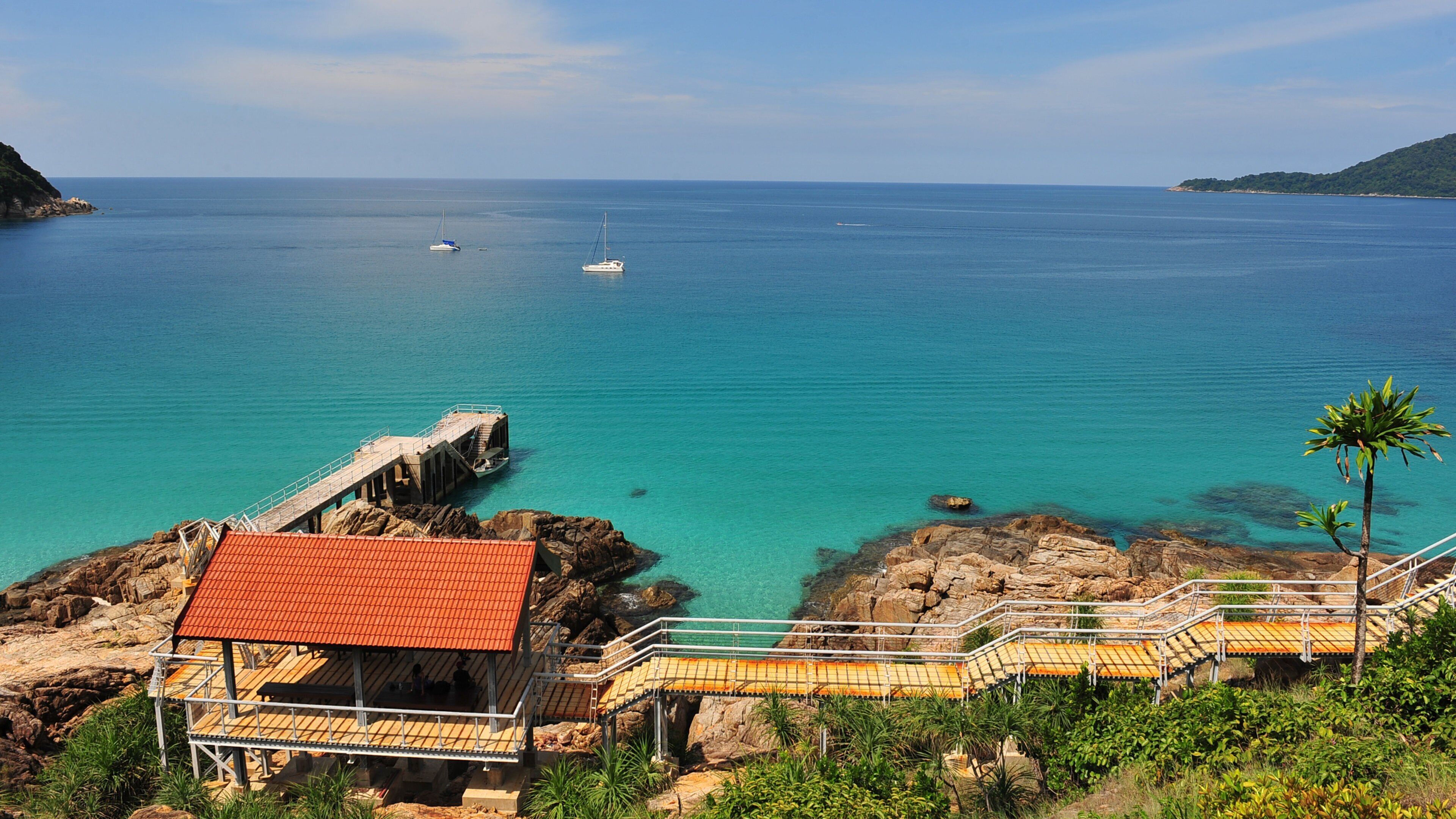 Pulau Perhentian Besar featuring landscape views and general coastal views