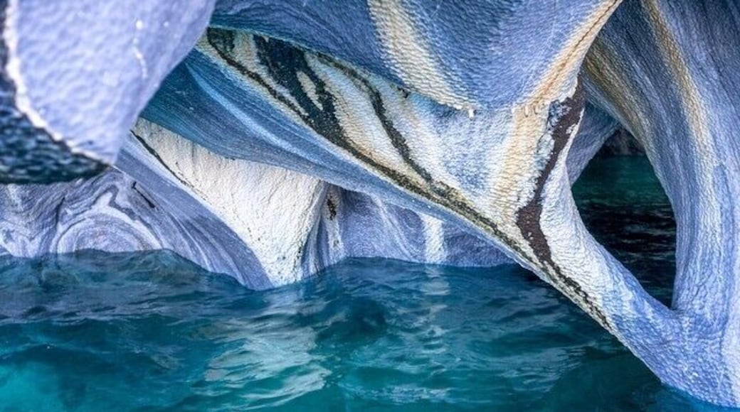 In the General Carrera Lake there is the so-called Marble Cathedral. A rock formed over thousands of years by melted water from one of Patagonia's countless glaciers! #Cave #Cathedral #Glacier #Patagonia #Chile #RockFormations #Nature