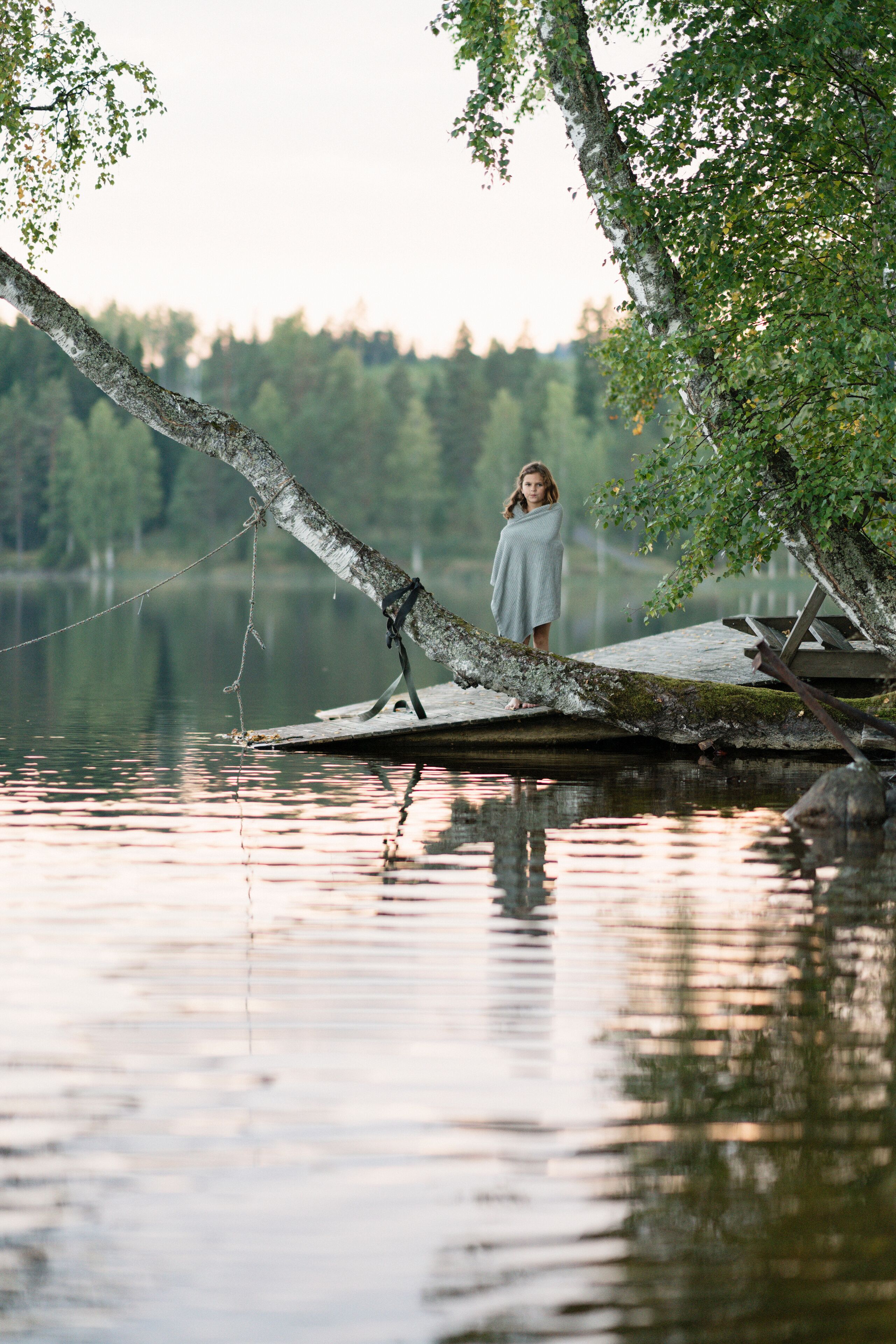 Sweden, Vastmanland, Hallefors, Bergslagen, Girl ( 8-9) standing on lakeshore