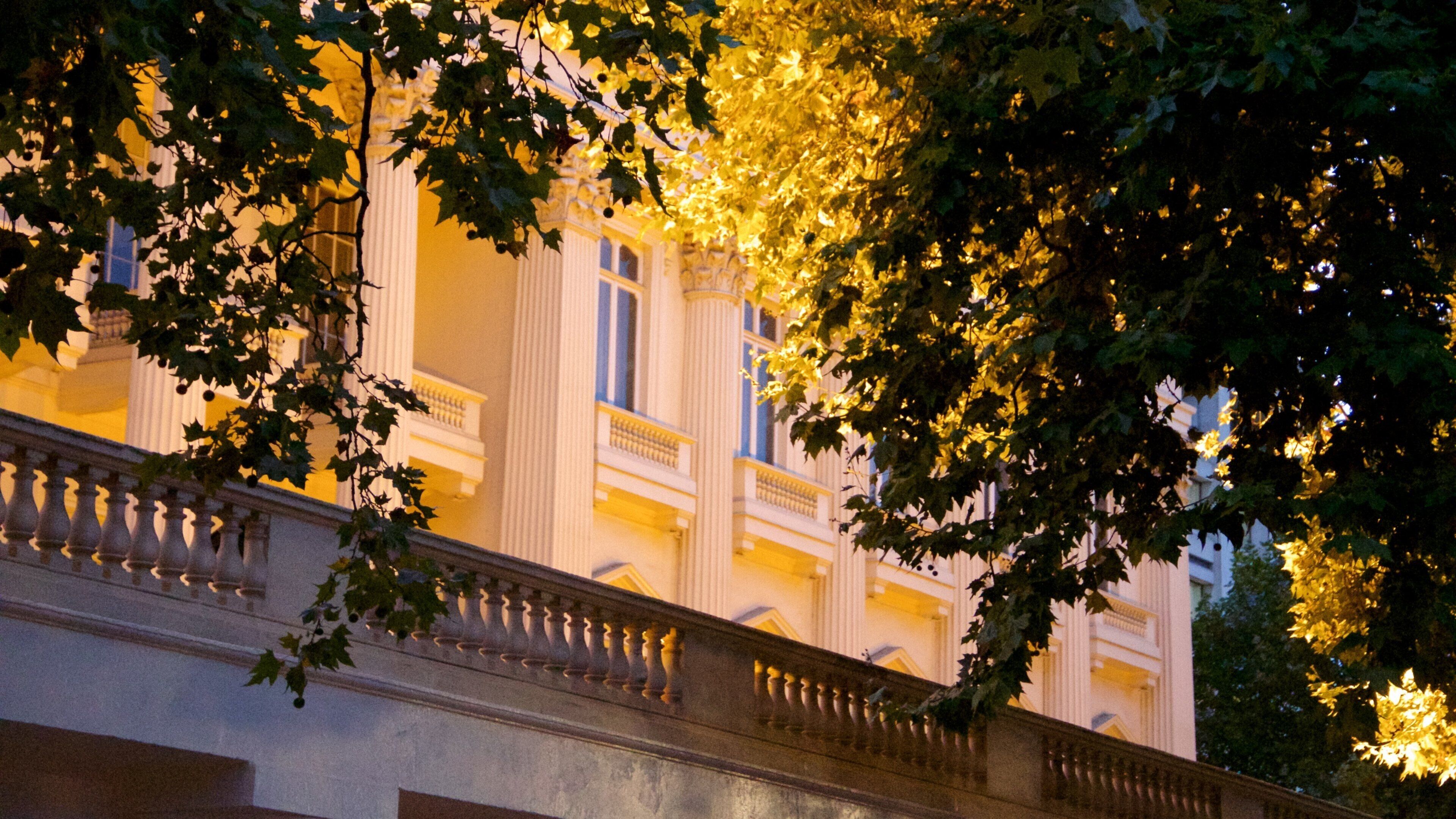 The Mall featuring heritage architecture