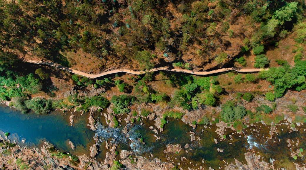 Passadiços do Paiva na margem esquerda do Rio Paiva, no concelho de Arouca, distrito de Aveiro