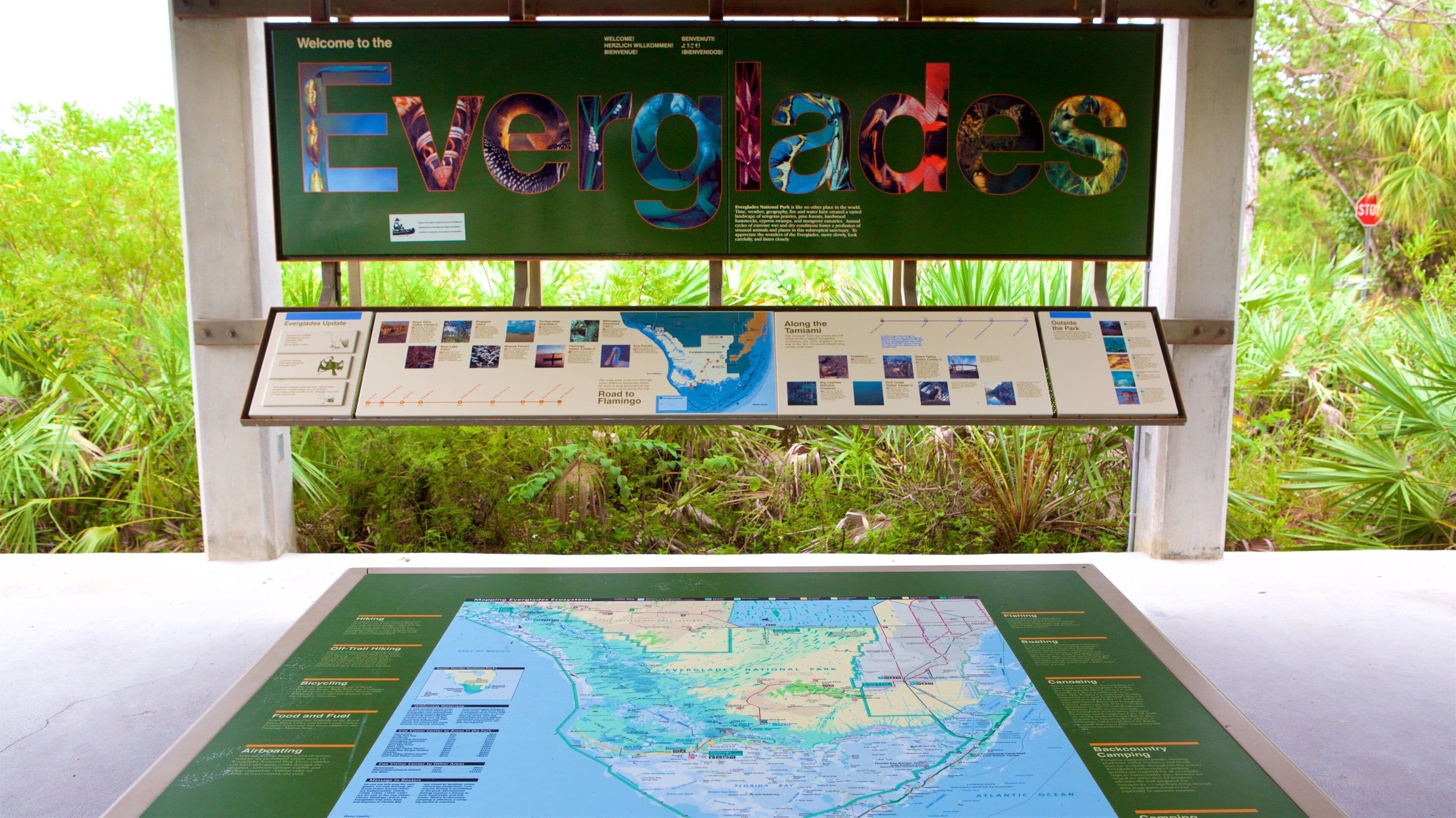 Ernest F. Coe Visitor Center qui includes signalisation