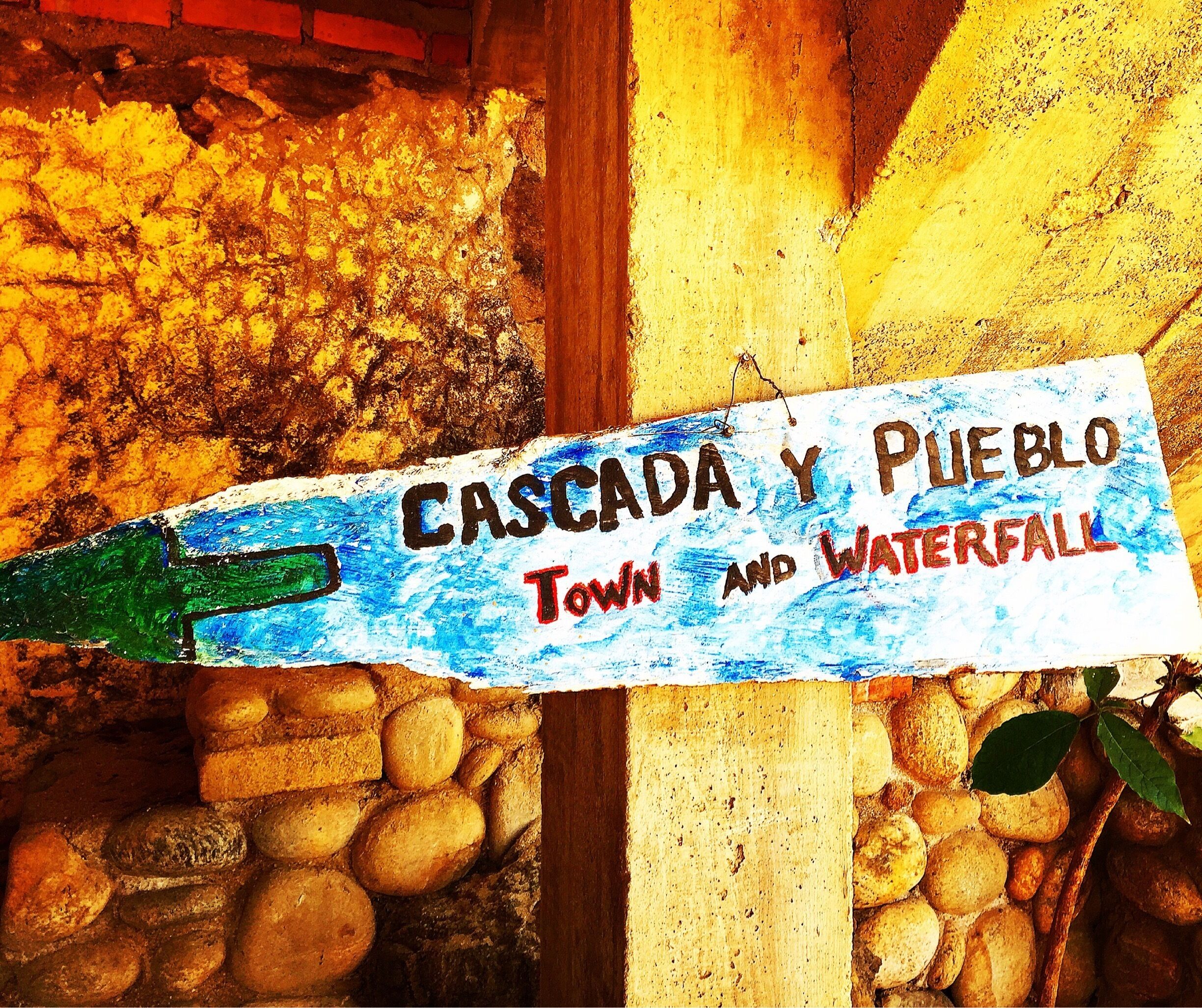 Follow the signs to the waterfalls and town!

A la cascada y pueblo!