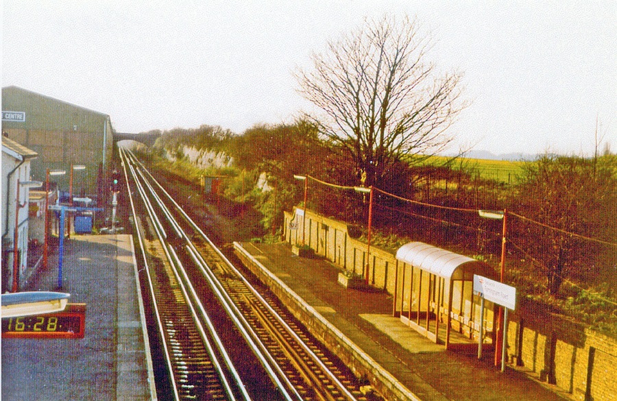 Farningham Road station, 1995. View westward, towards Swanley, Bromley South and London: ex-SE&CR London - Chatham - Dover/Ramsgate main line, junction of former branch to Gravesend West Street (closed 3/8/53).