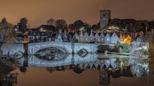 The Kent village of Aylesford has a picturesque bridge crossing the River Medway.
Fuji X-T2, Fujinon XF 18-55