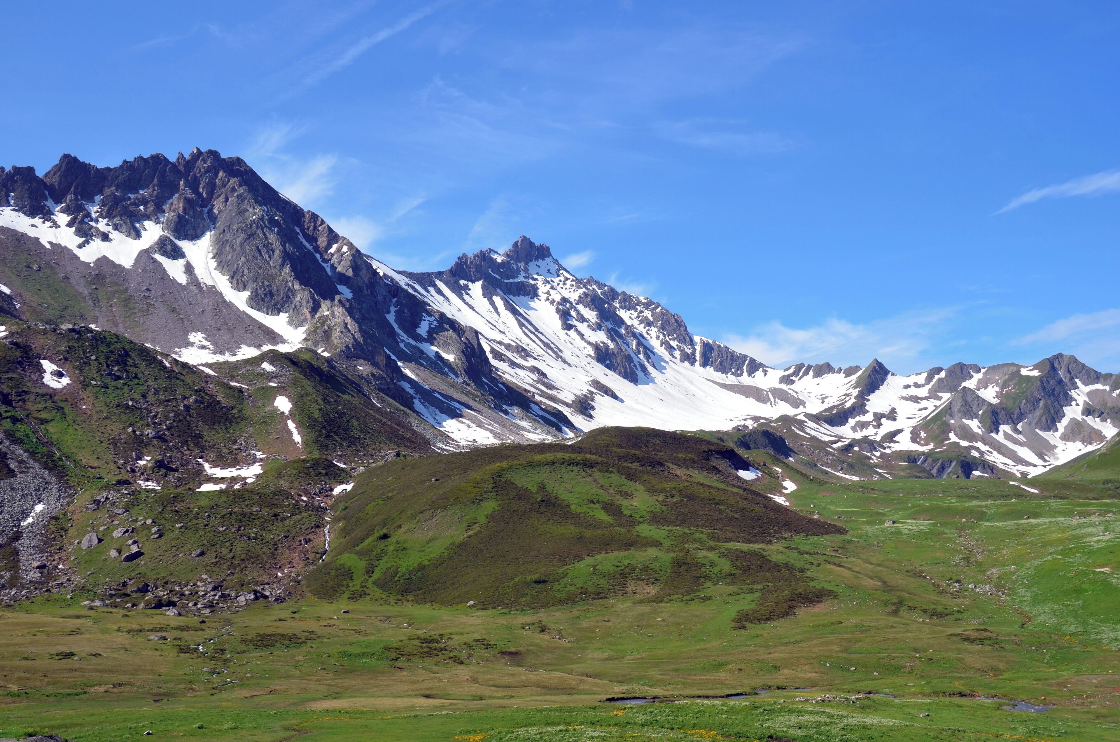 A clear view on Aiguille du Grand Fond 2920 m at the Cormet de Roselend 1968 m